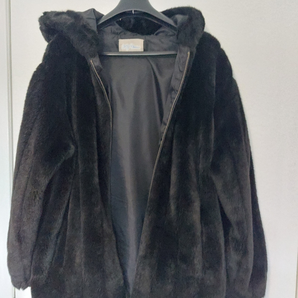 NY Classics Faux fur coat